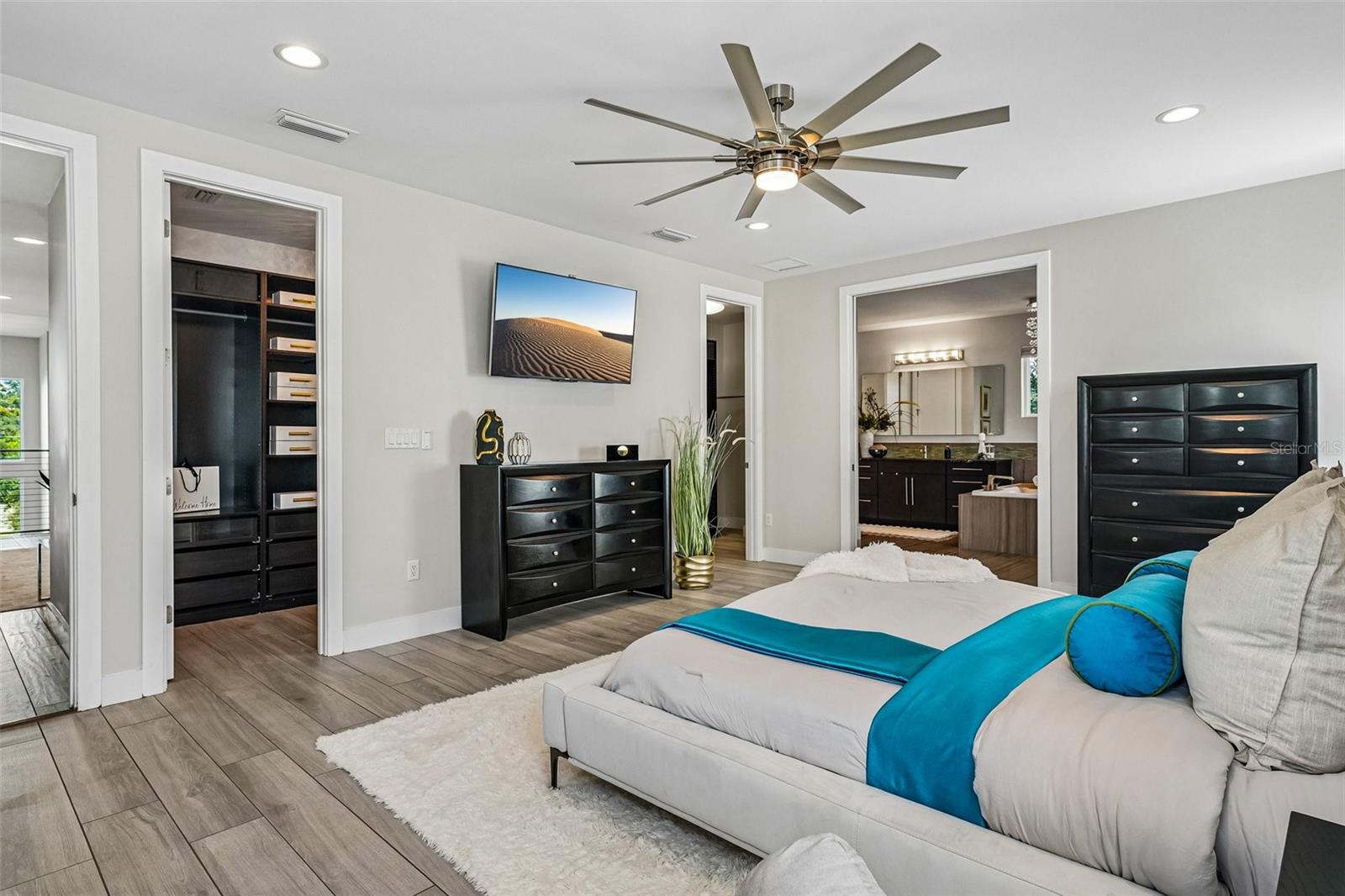 2706 W TRILBY AVE — photo 33
