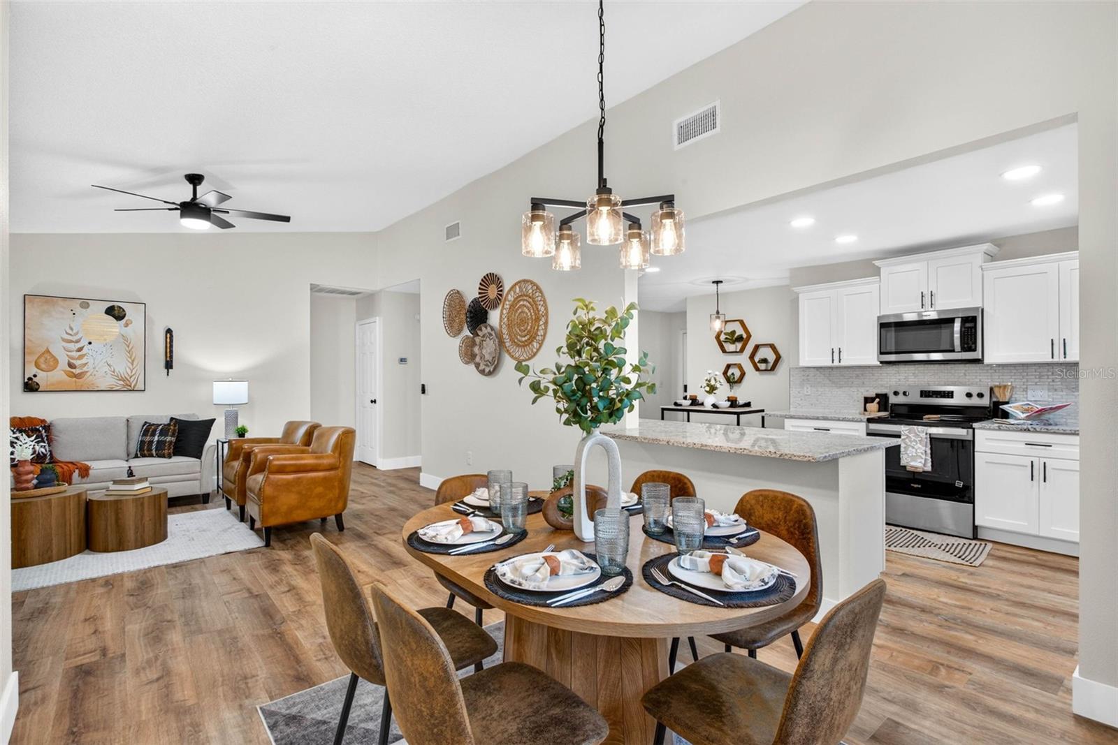 11514 BEE HIVE LN — photo 8