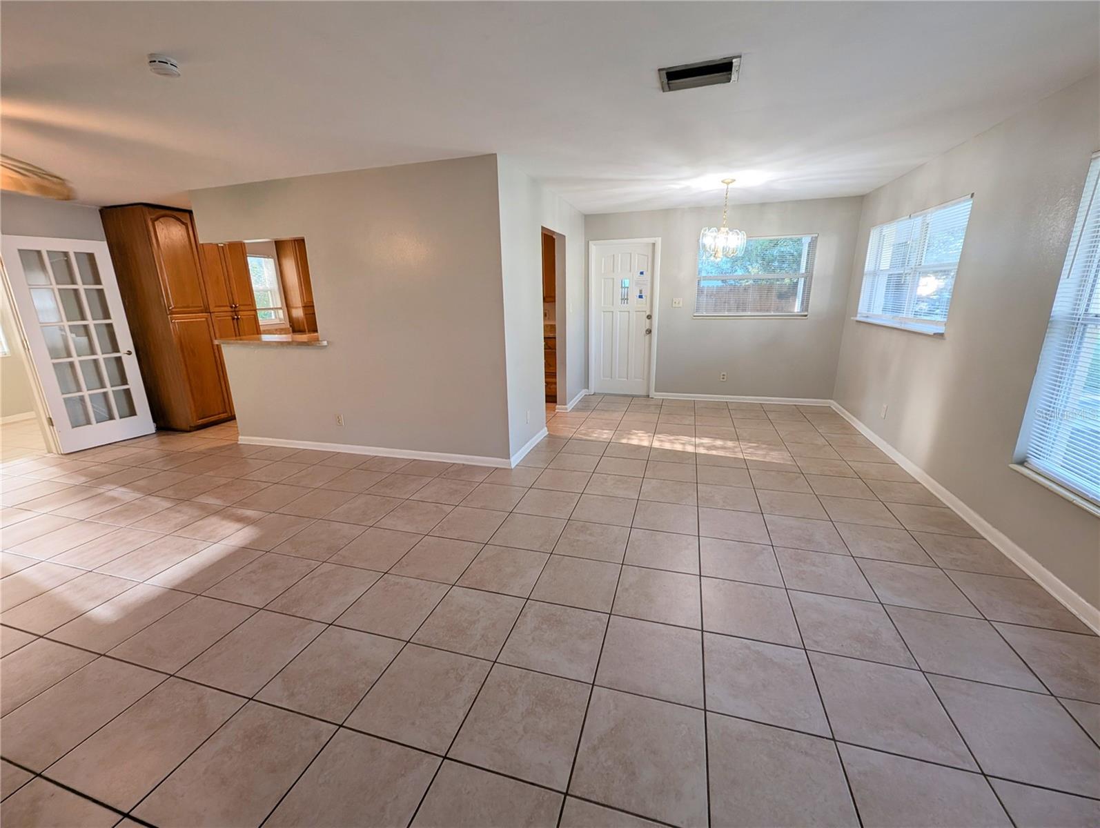 4502 S TRASK ST — photo 4