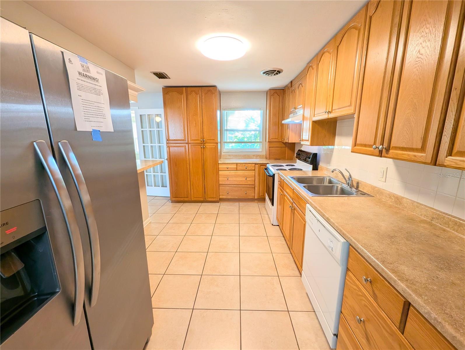 4502 S TRASK ST — photo 10