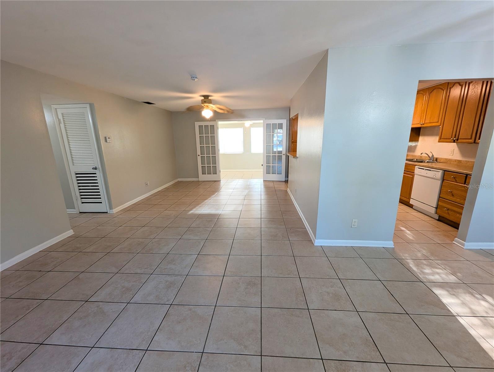 4502 S TRASK ST — photo 5