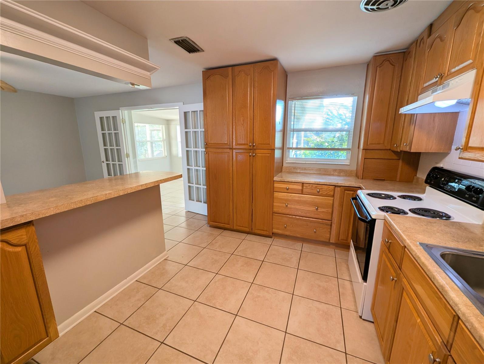 4502 S TRASK ST — photo 11