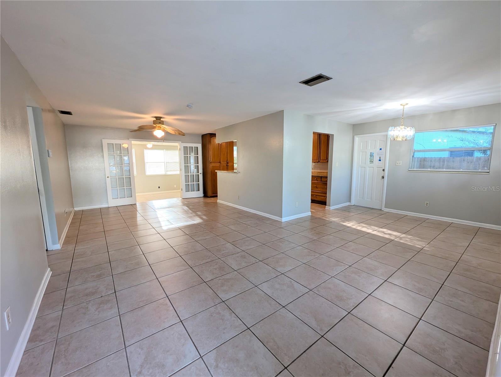 4502 S TRASK ST — photo 3