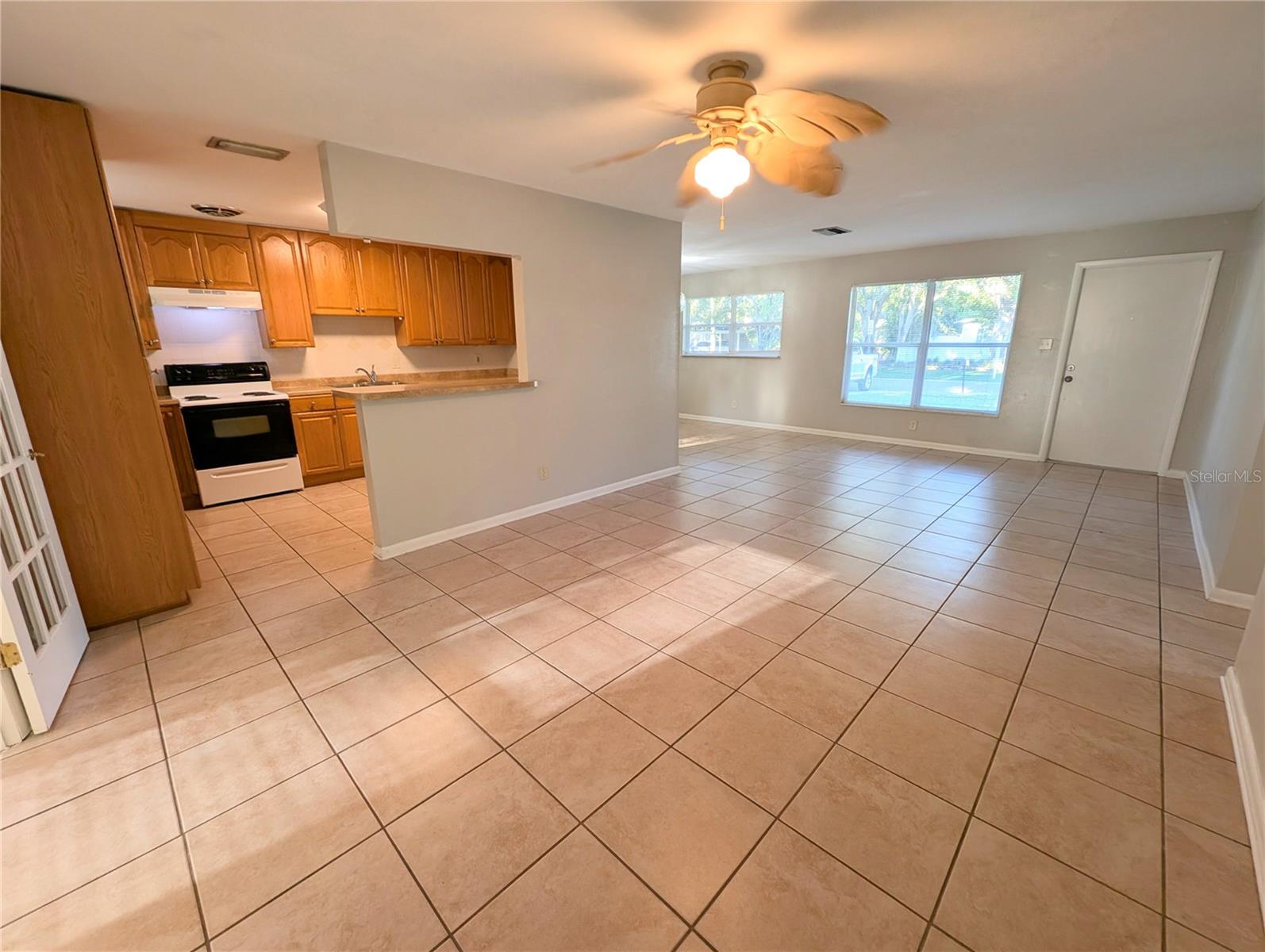 4502 S TRASK ST — photo 8