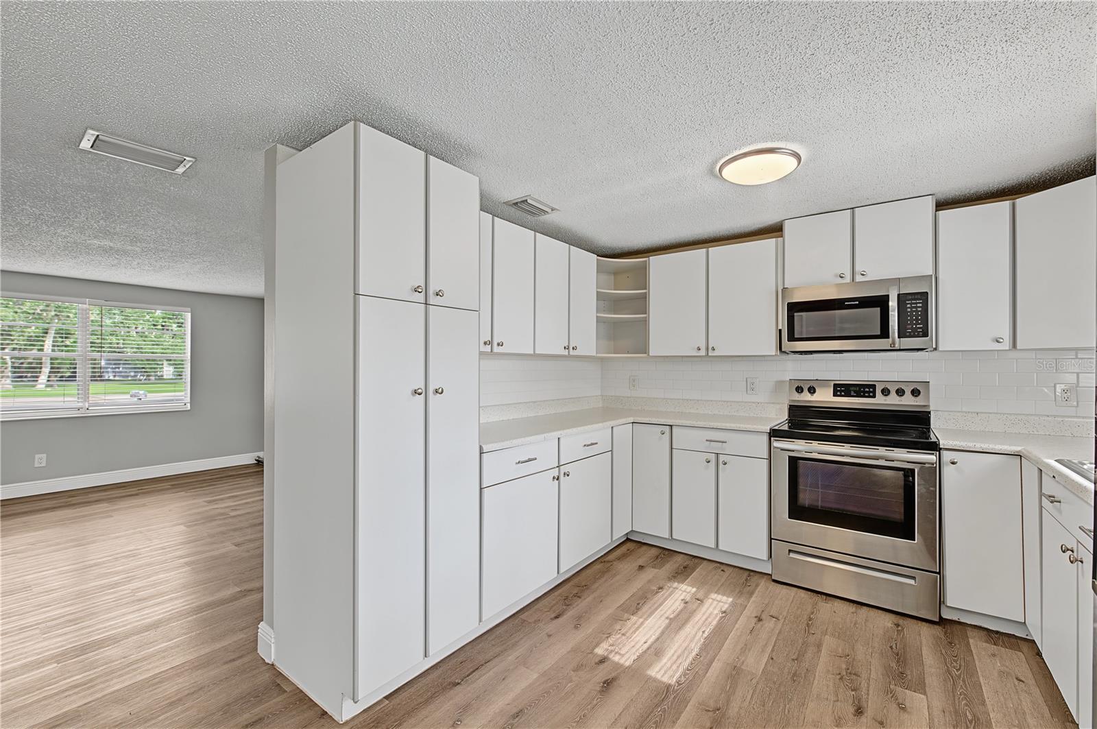 3106 ACACIA ST — photo 7