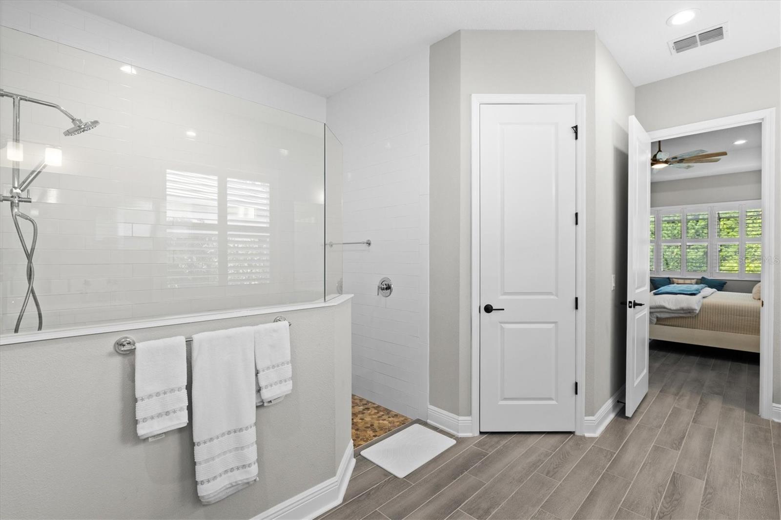 21221 HOLMES CIR — photo 41