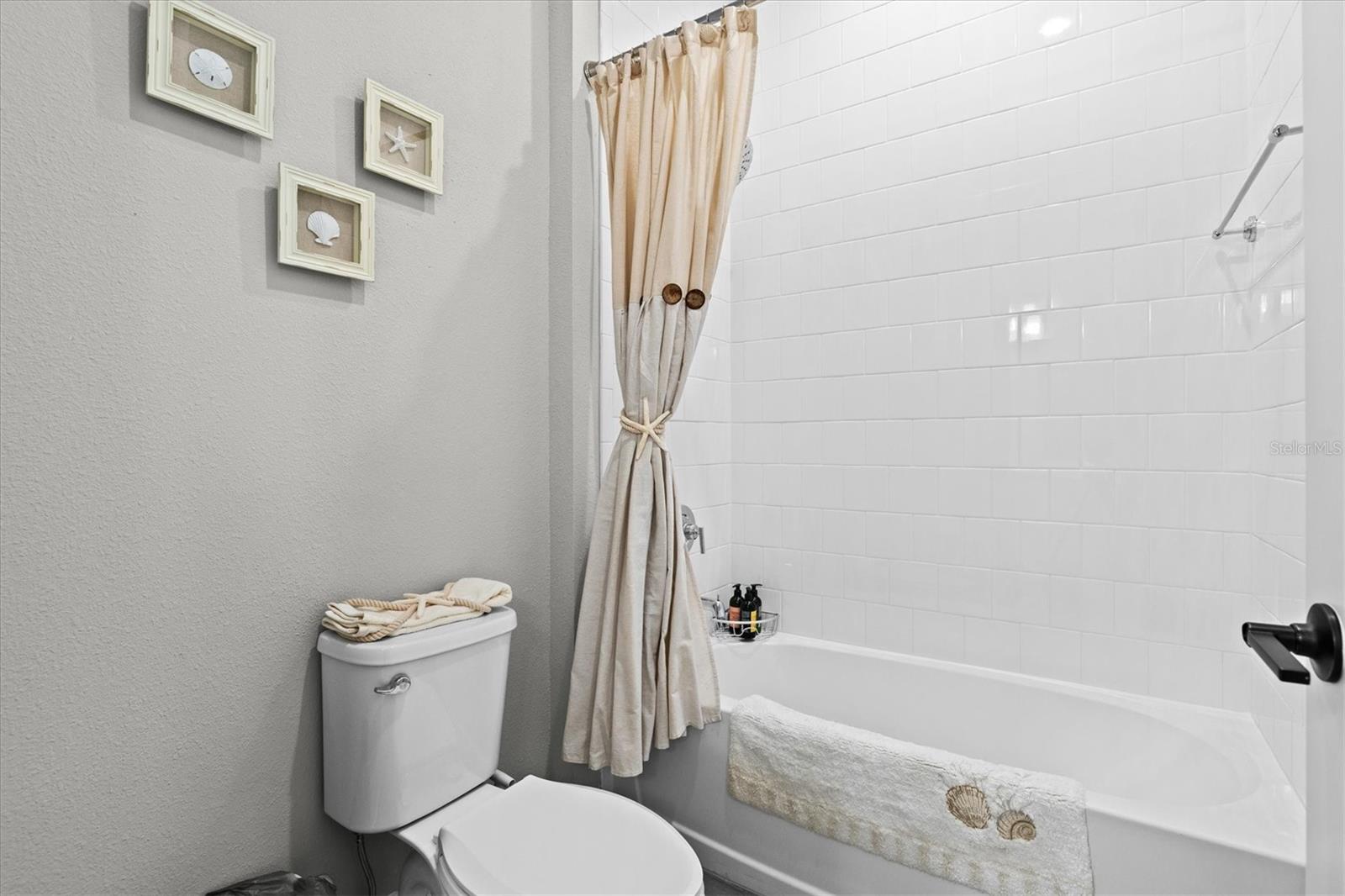 21221 HOLMES CIR — photo 46