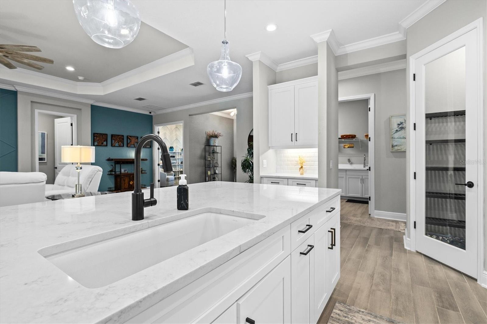 21221 HOLMES CIR — photo 29