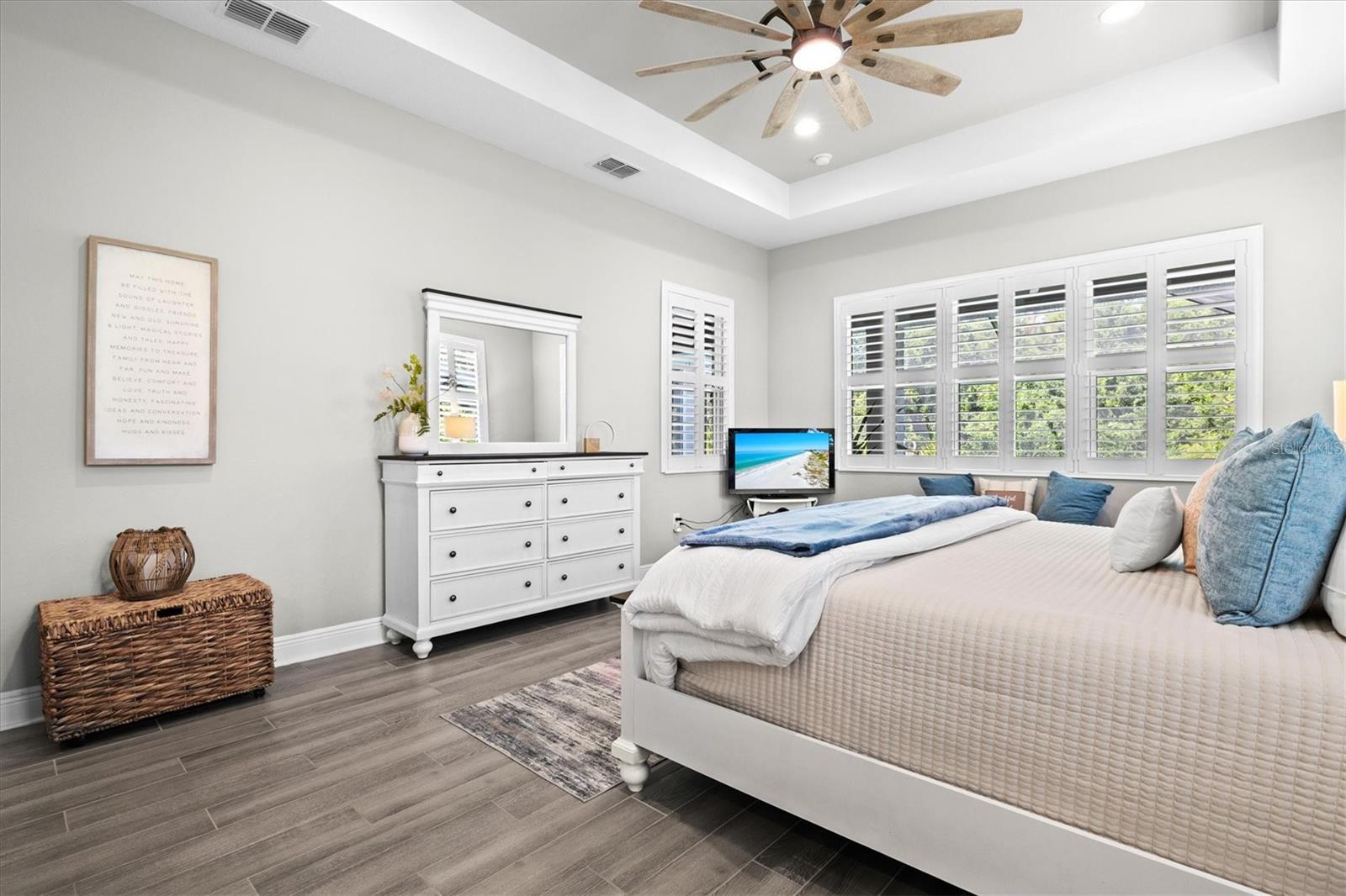 21221 HOLMES CIR — photo 36