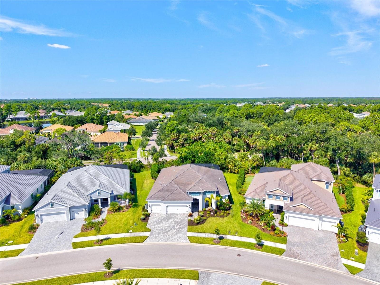 21221 HOLMES CIR — photo 4