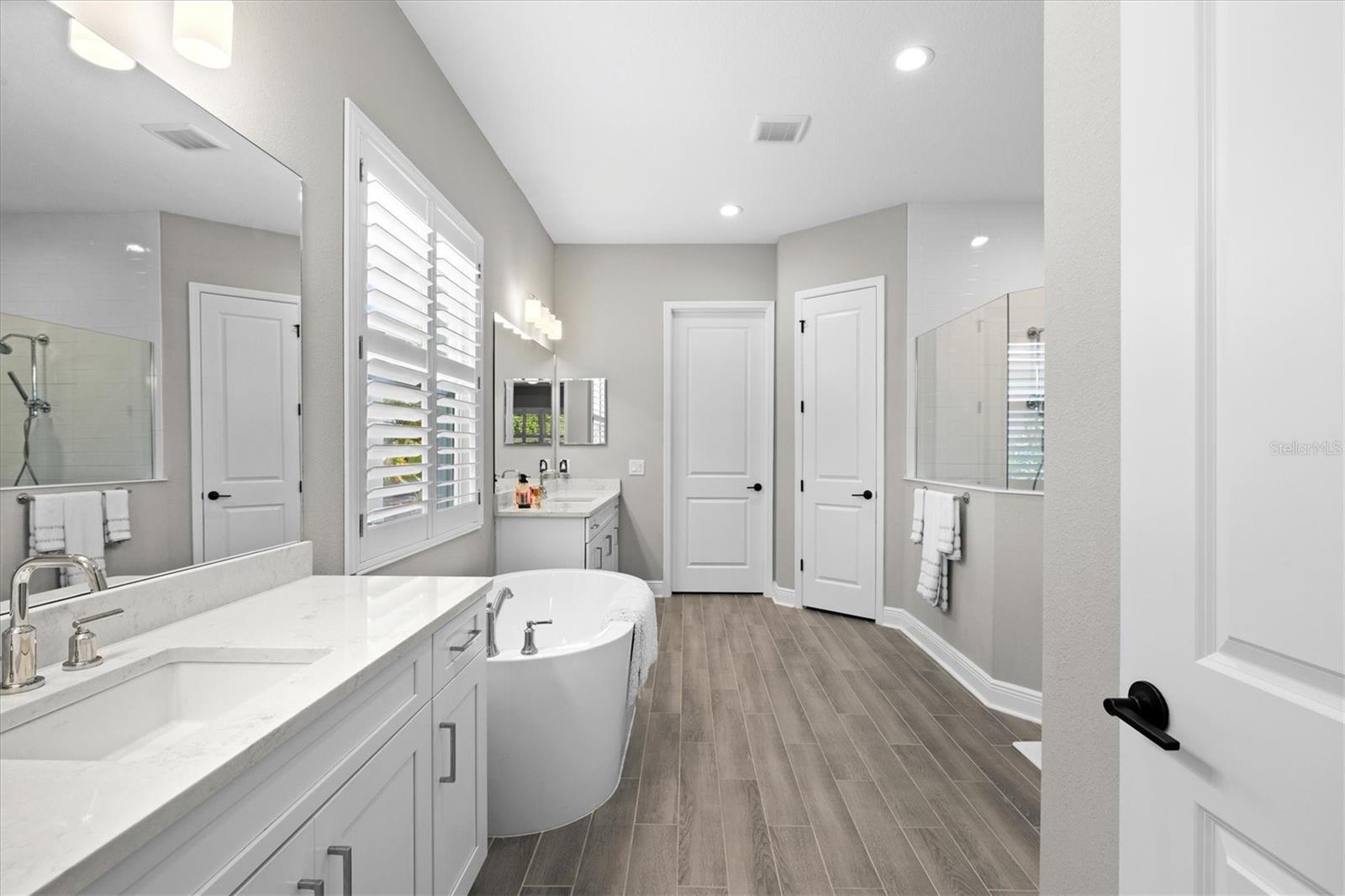 21221 HOLMES CIR — photo 38