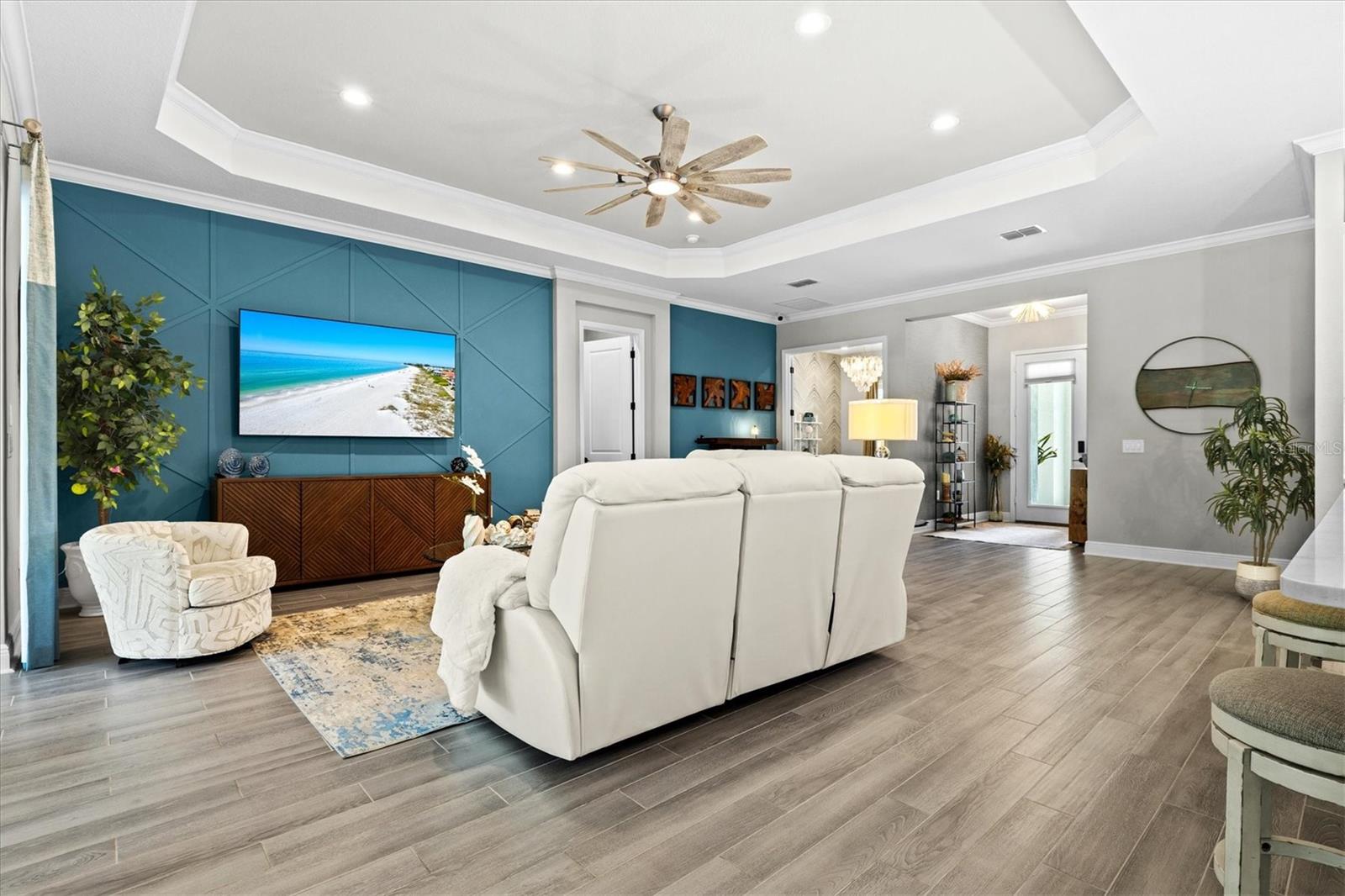 21221 HOLMES CIR — photo 17