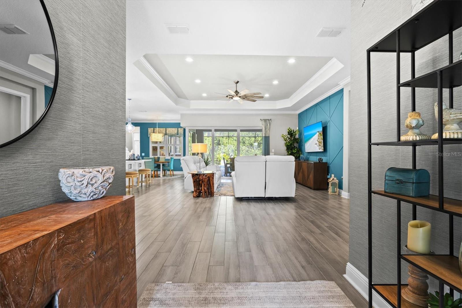 21221 HOLMES CIR — photo 11
