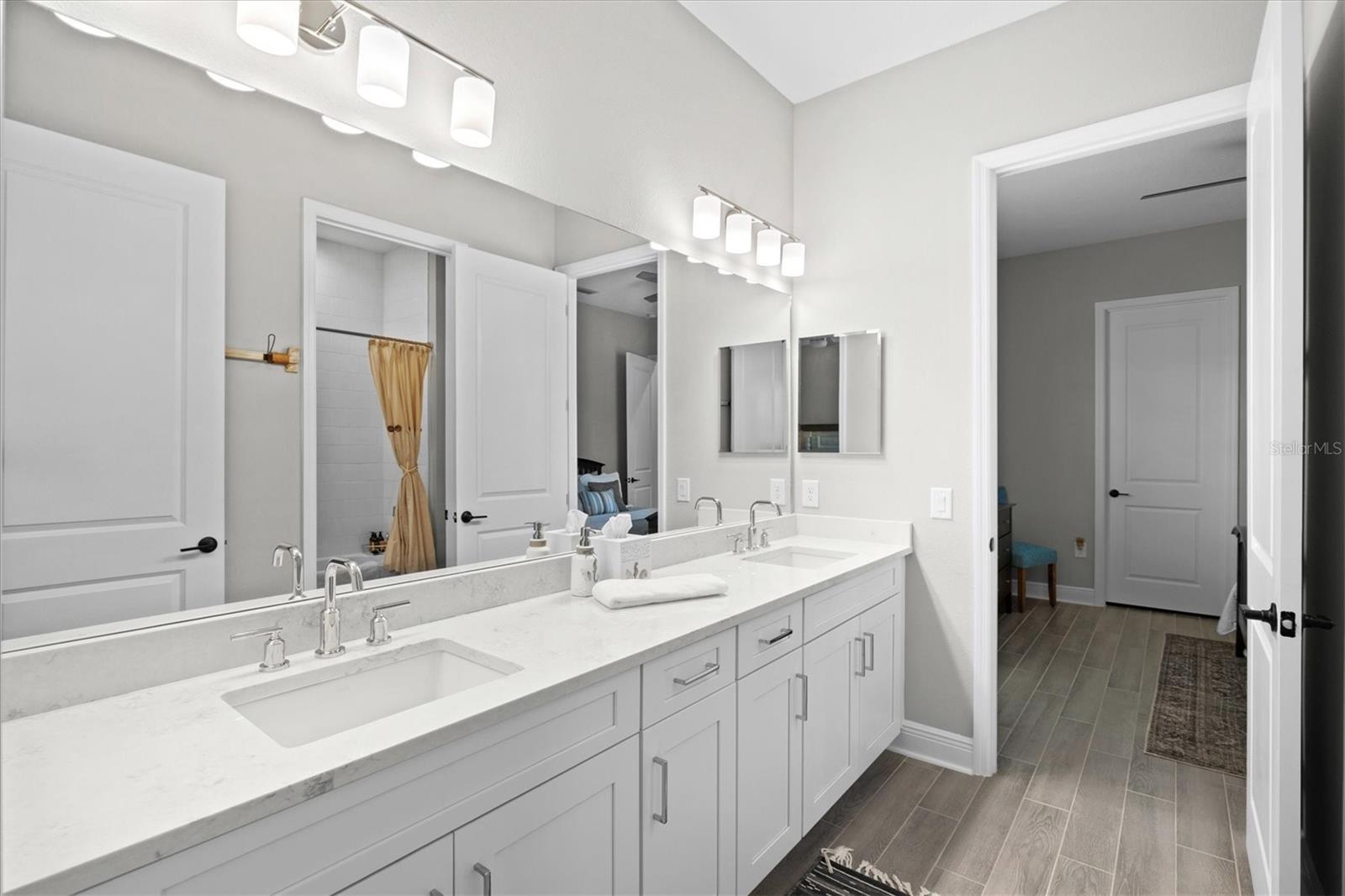 21221 HOLMES CIR — photo 45