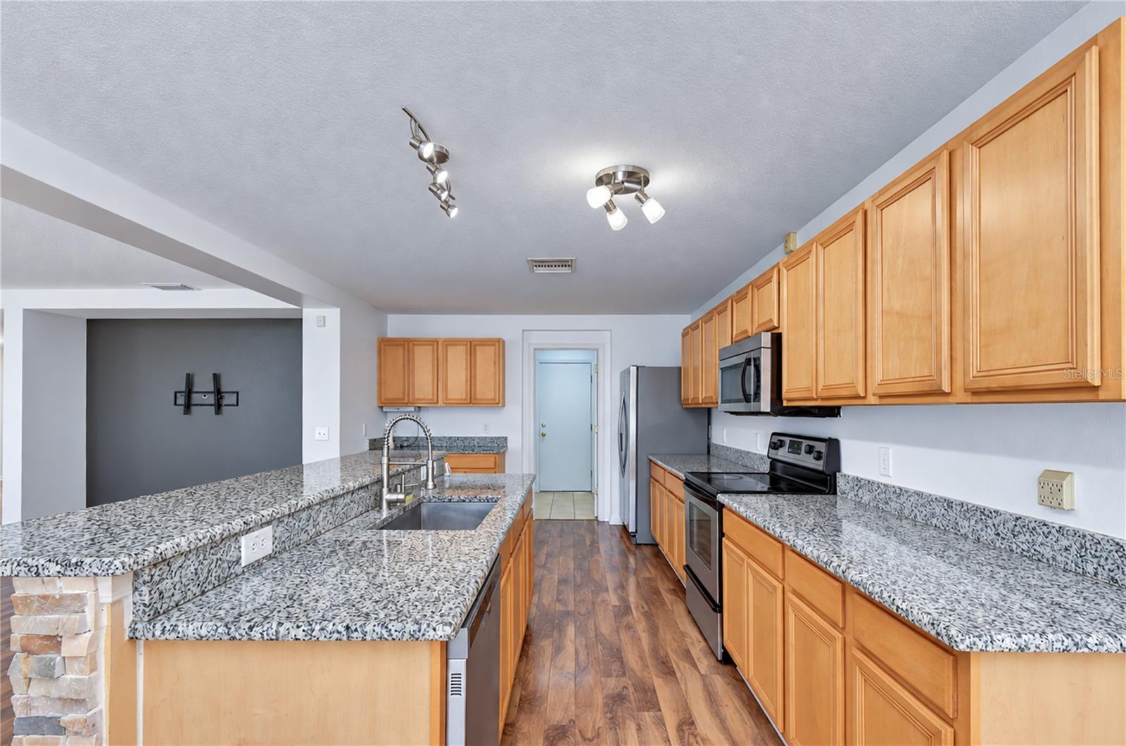 10924 SUBTLE TRAIL DR — photo 9
