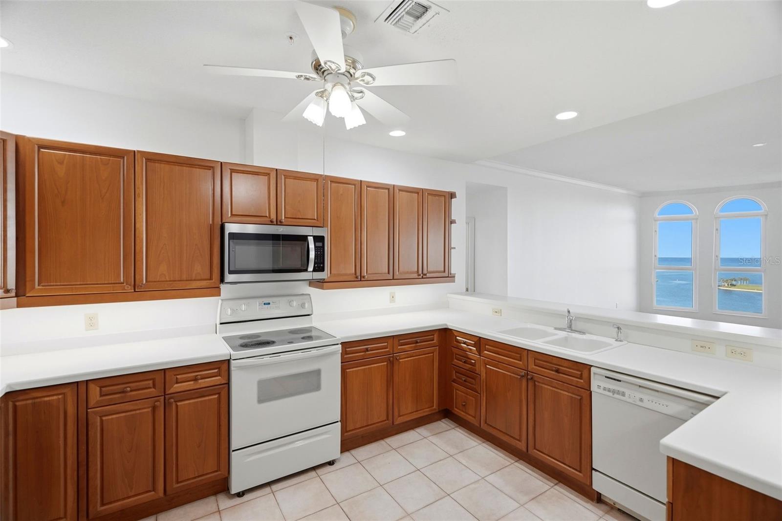 288 BEACH DR NE #10B — photo 10
