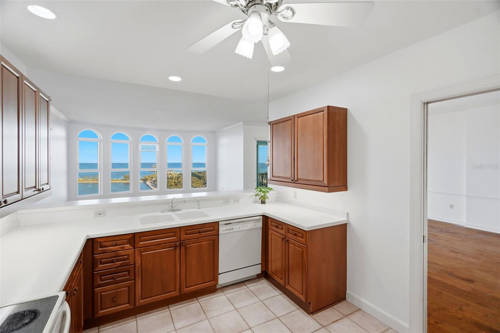 288 BEACH DR NE #10B — photo 12