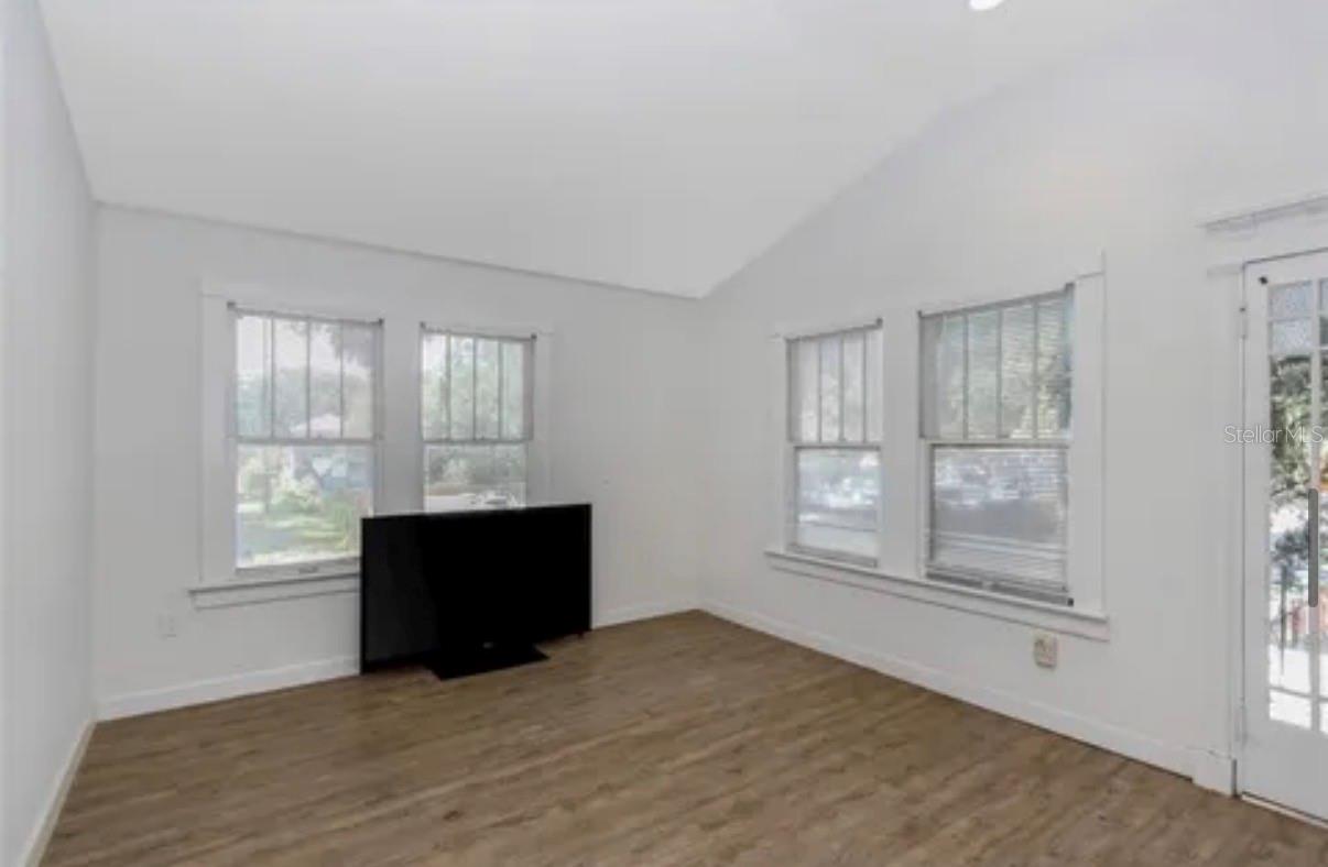 210 E PLYMOUTH ST #B — photo 4