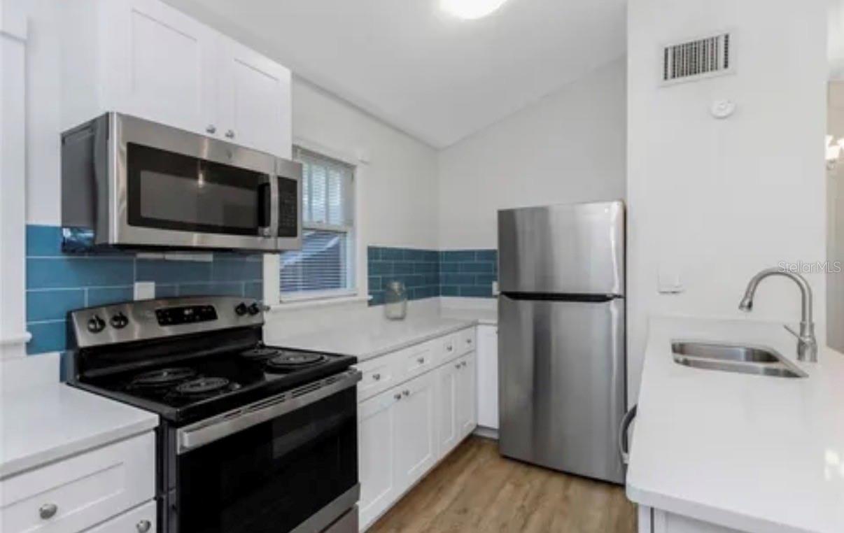 210 E PLYMOUTH ST #B — photo 7