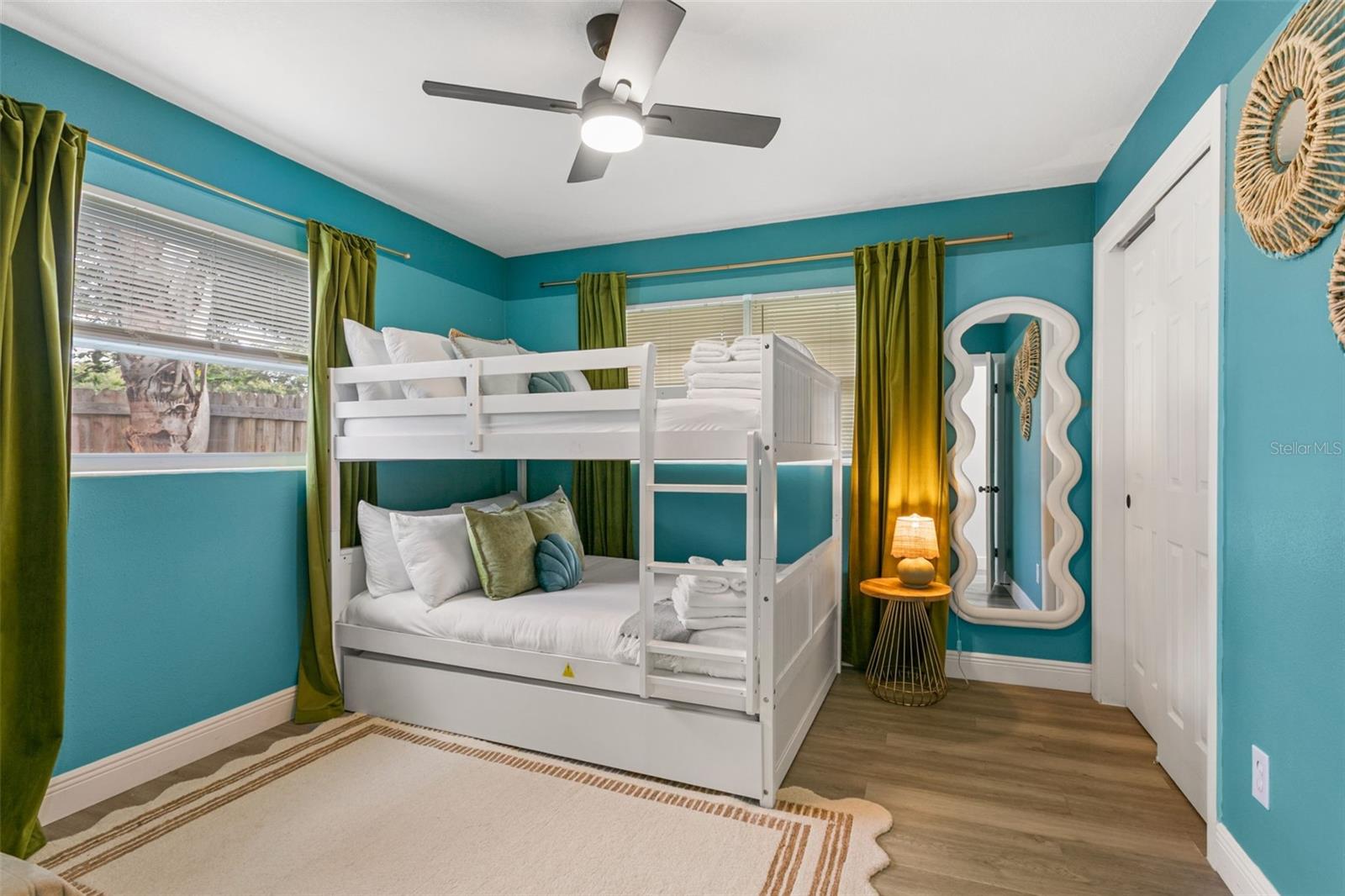 412 DEVILLE DR E — photo 18