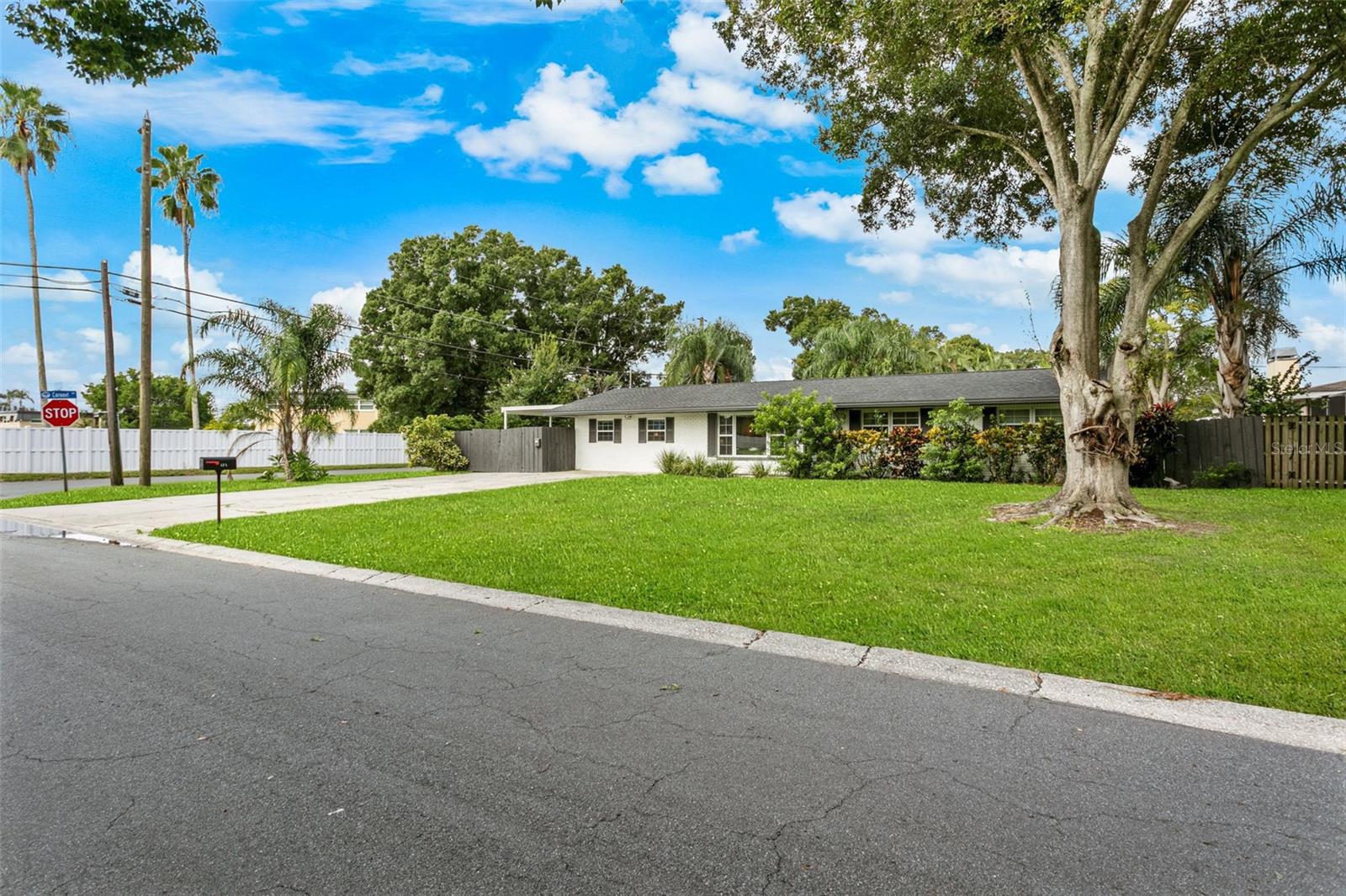 412 DEVILLE DR E — photo 3