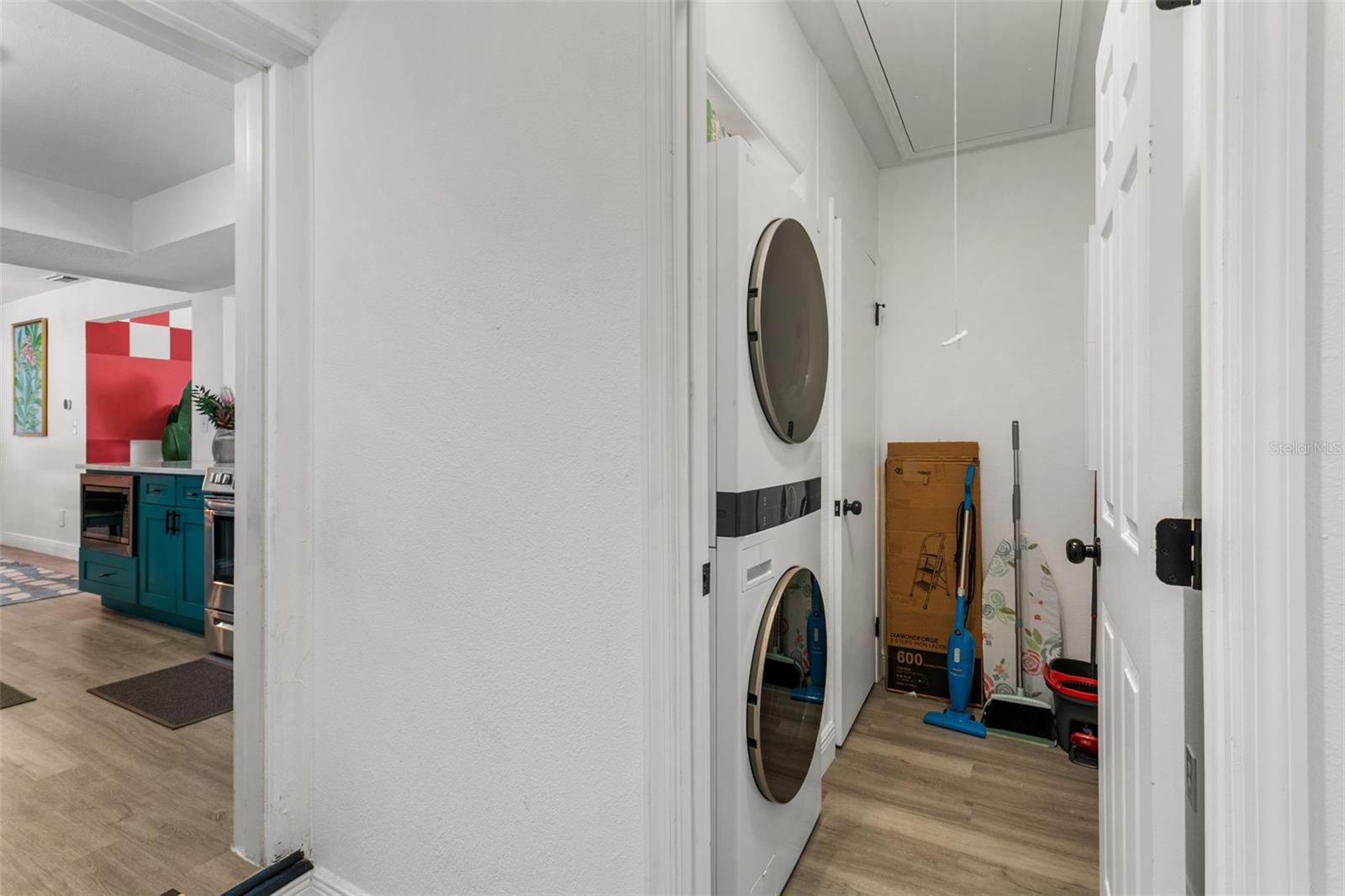 412 DEVILLE DR E — photo 15