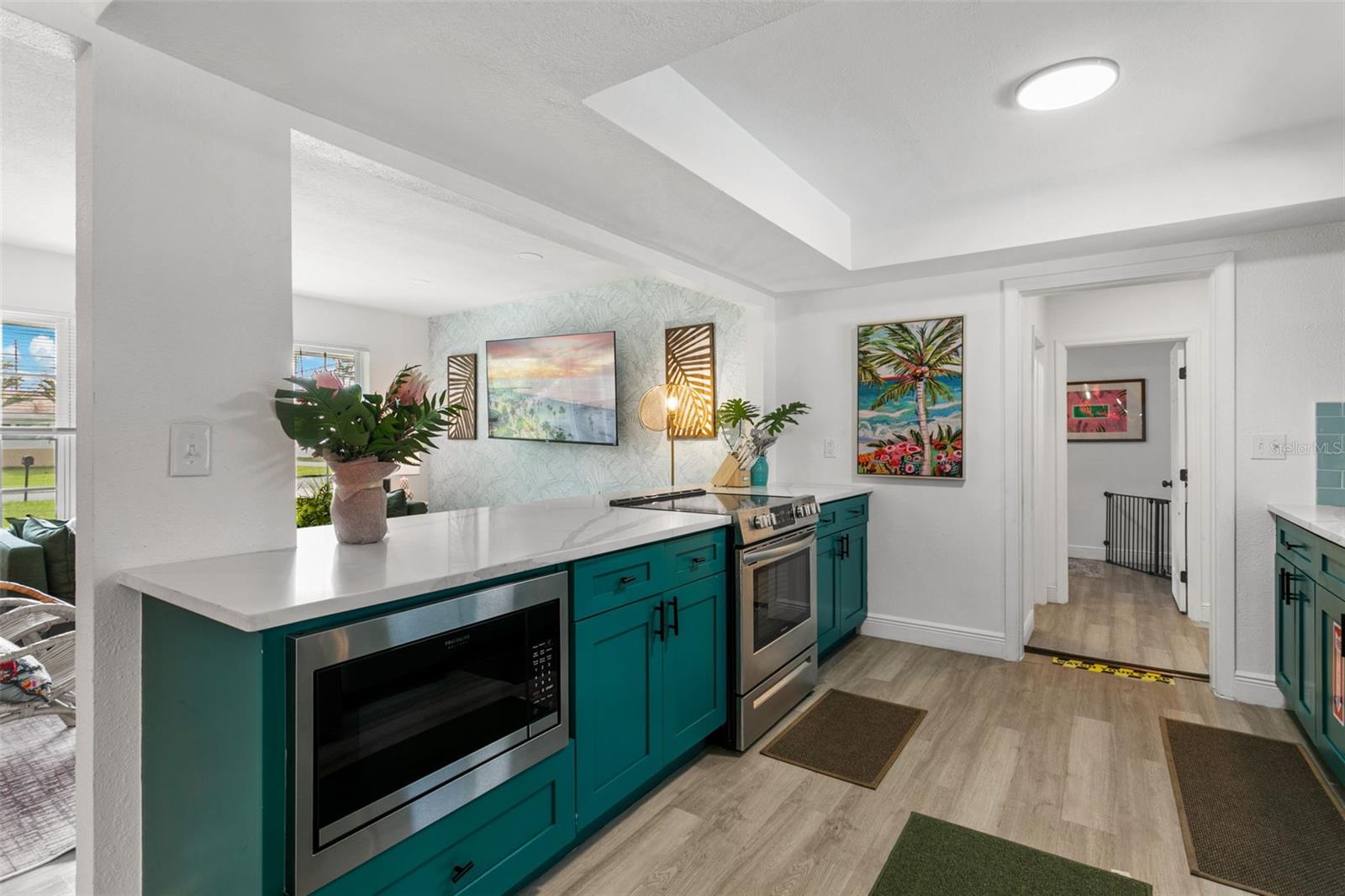 412 DEVILLE DR E — photo 10