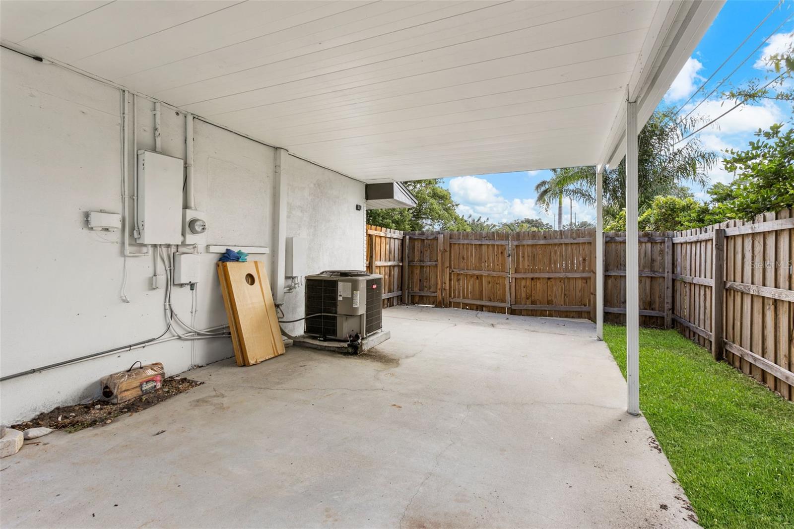 412 DEVILLE DR E — photo 23