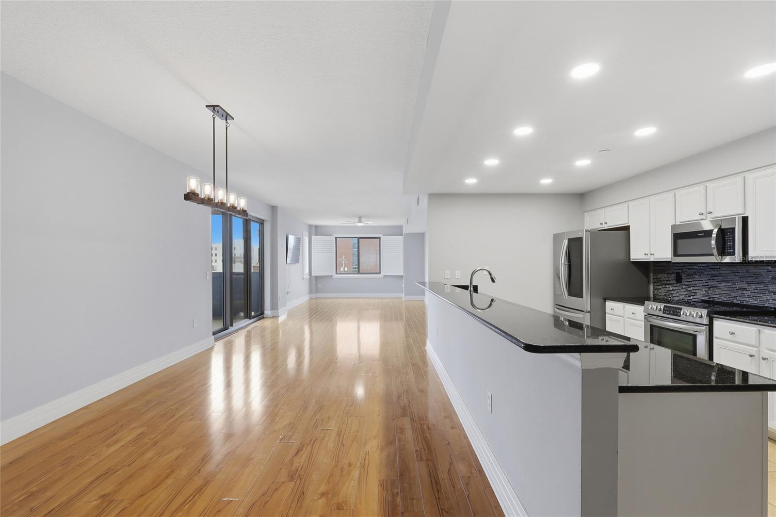 1108 N FRANKLIN ST #405 — photo 3