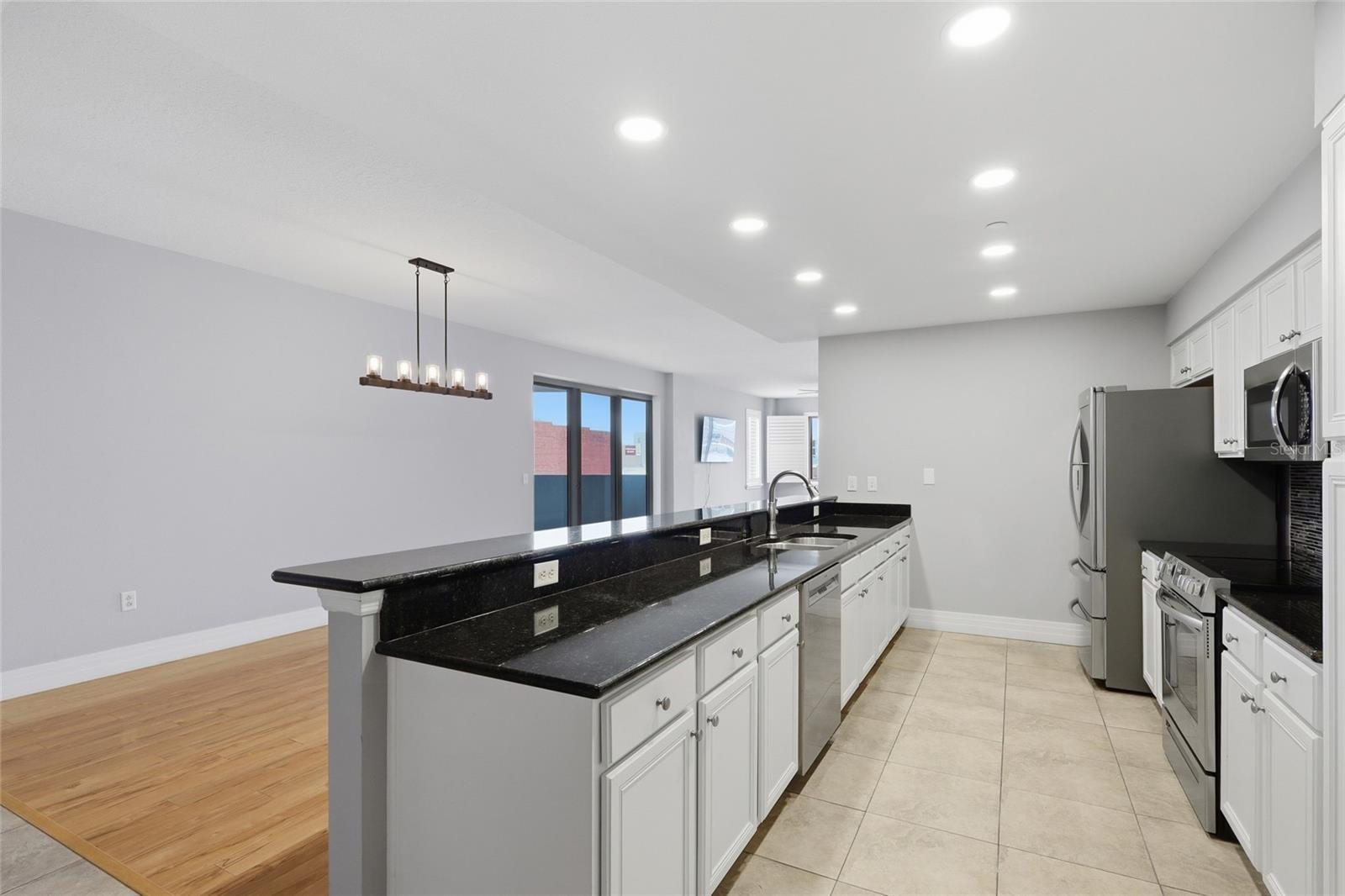 1108 N FRANKLIN ST #405 — photo 4