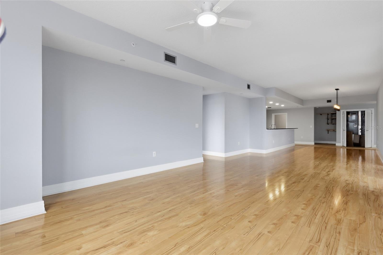 1108 N FRANKLIN ST #405 — photo 8