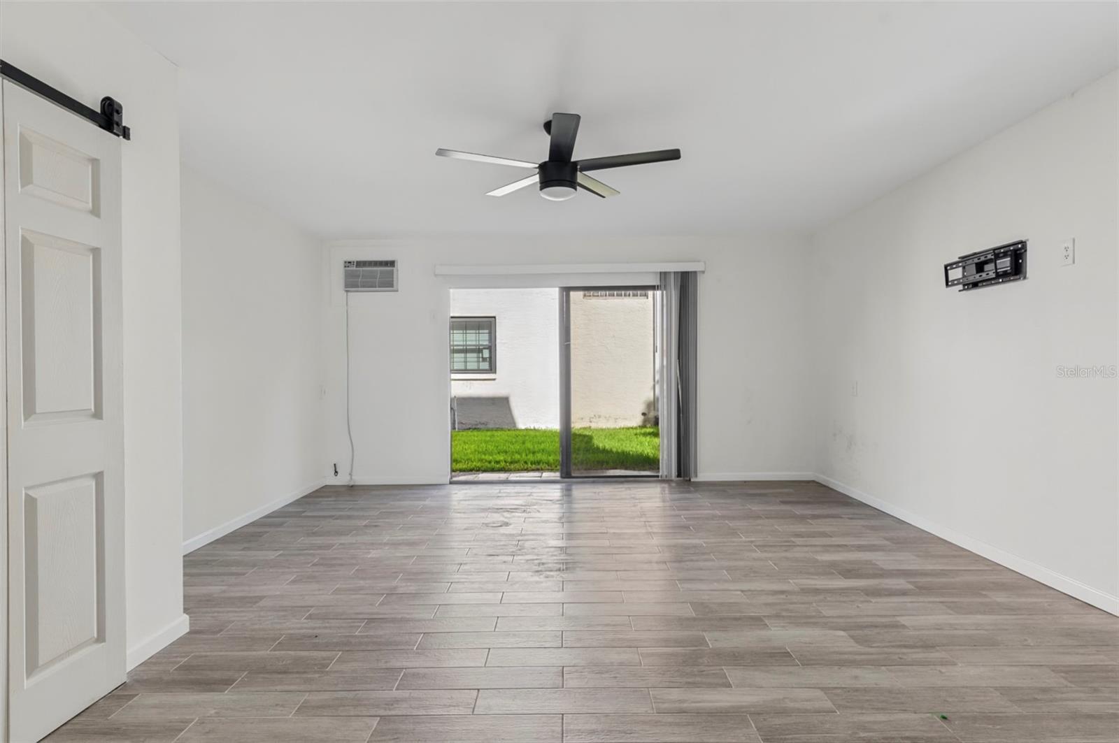 275 CAPRI CIR N #105 — photo 22