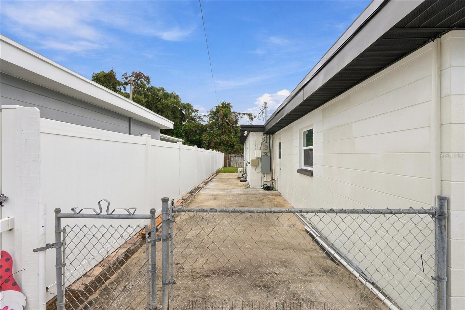 10259 NARANJA ST — photo 36