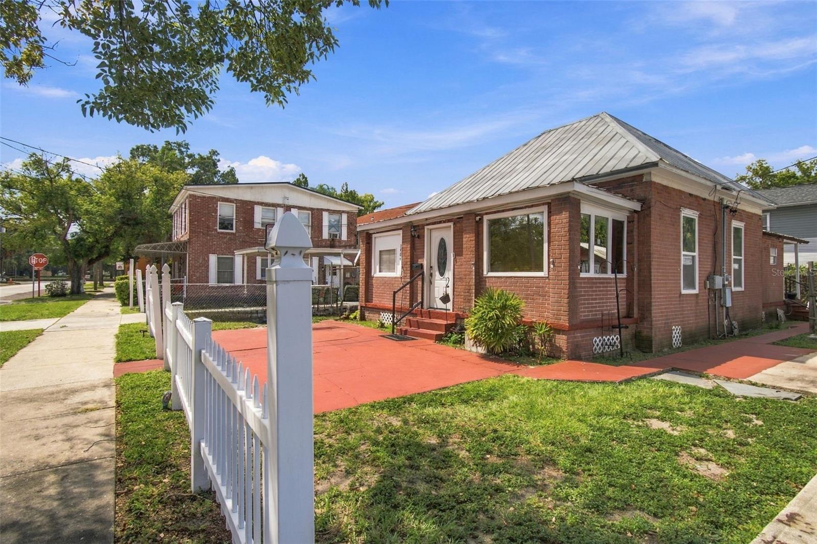 2402 N HIGHLAND AVE — photo 2
