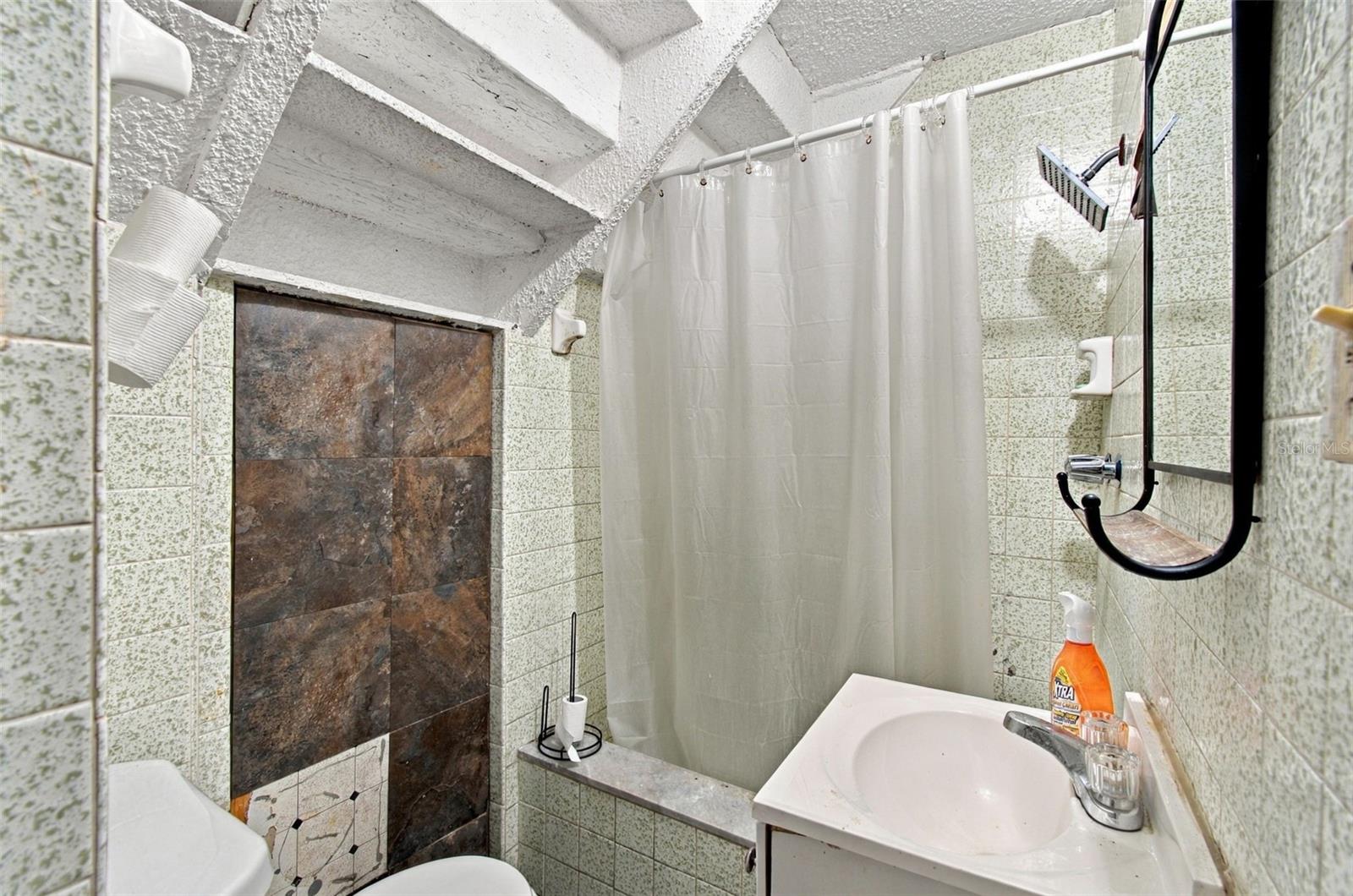 2402 N HIGHLAND AVE — photo 23