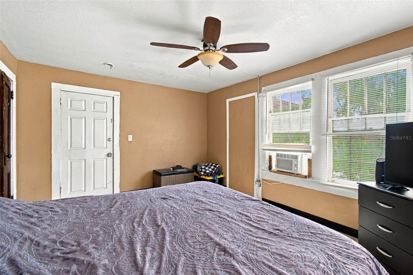 2402 N HIGHLAND AVE — photo 32