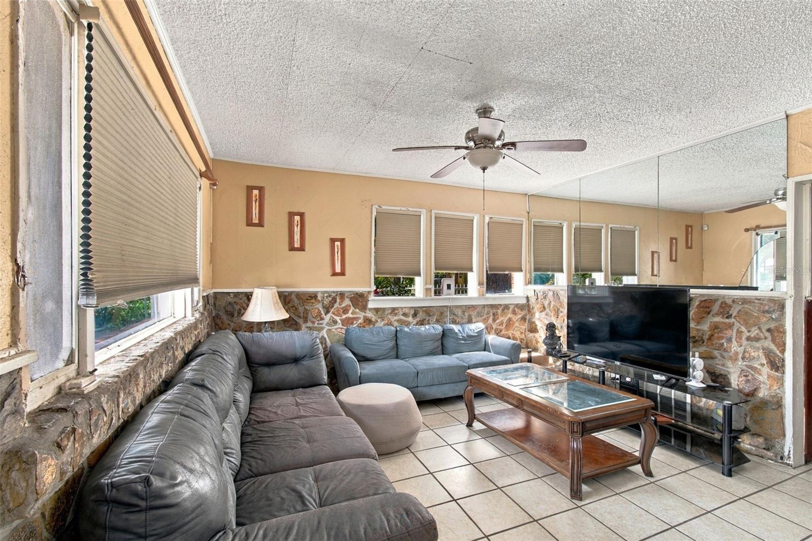 2402 N HIGHLAND AVE — photo 18