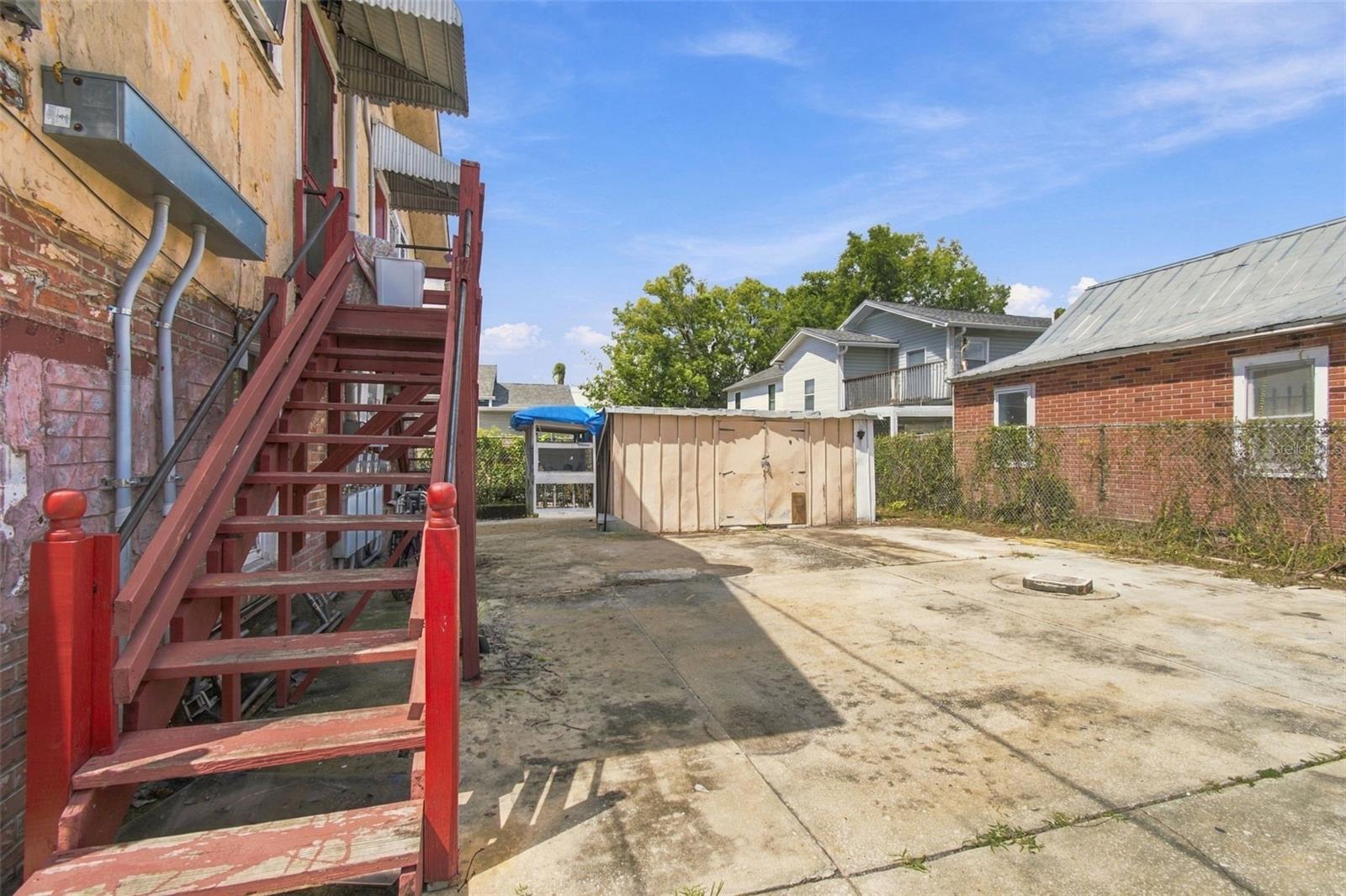 2402 N HIGHLAND AVE — photo 11