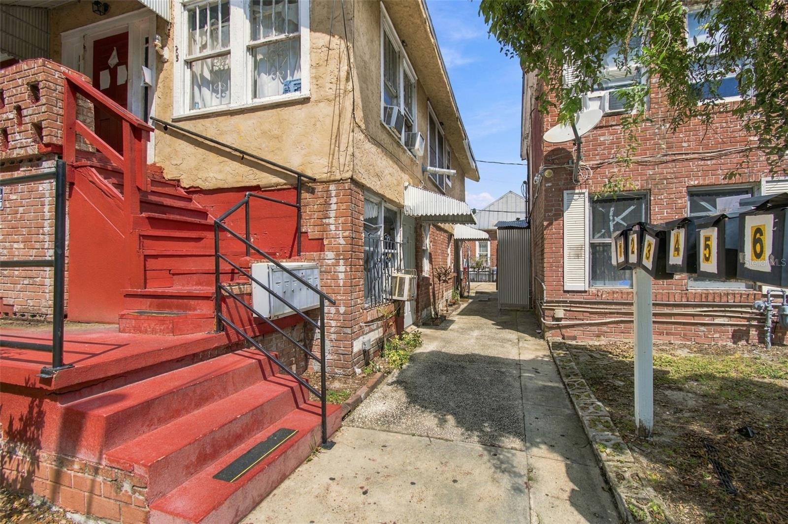 2402 N HIGHLAND AVE — photo 9