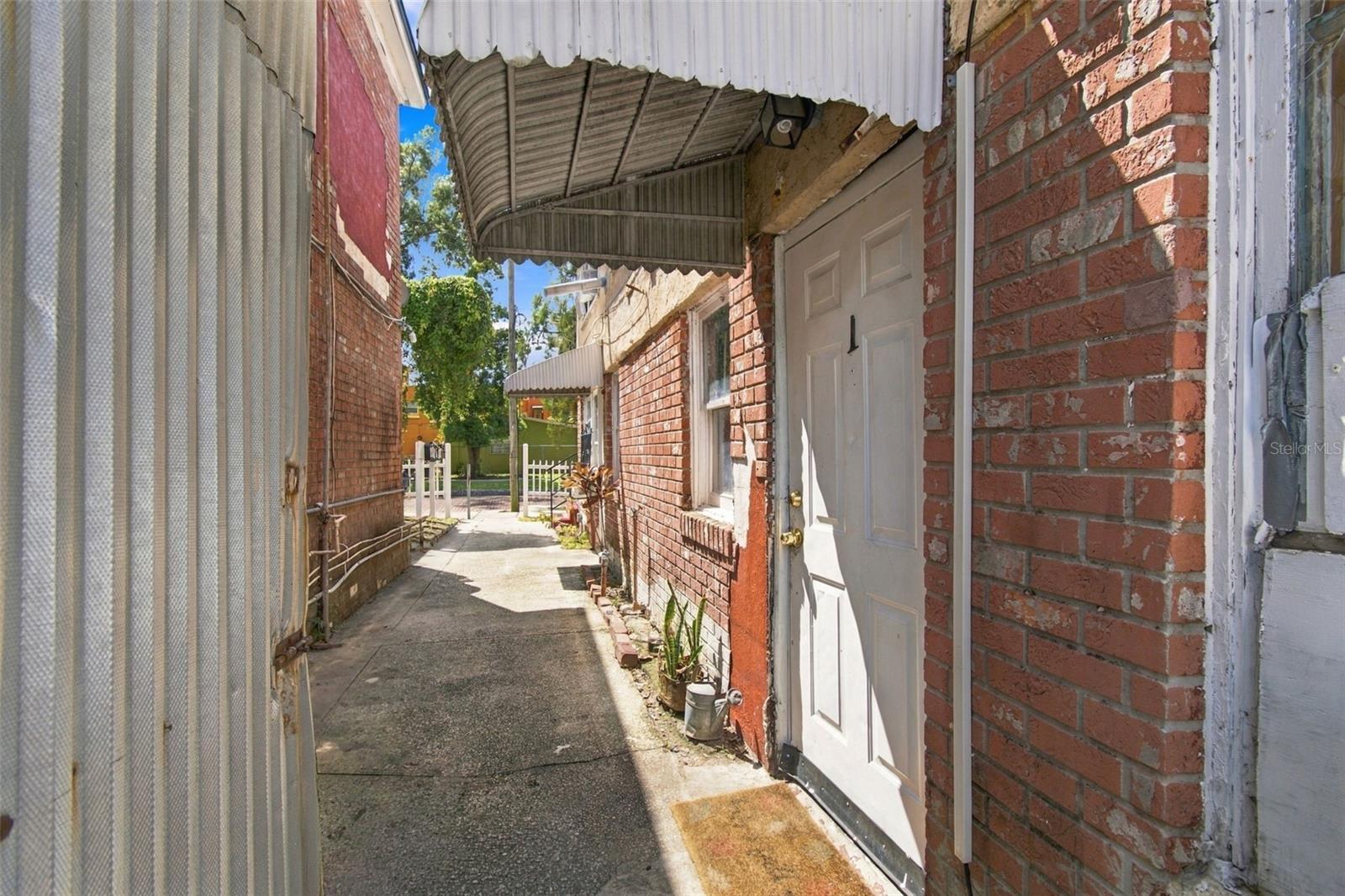 2402 N HIGHLAND AVE — photo 13