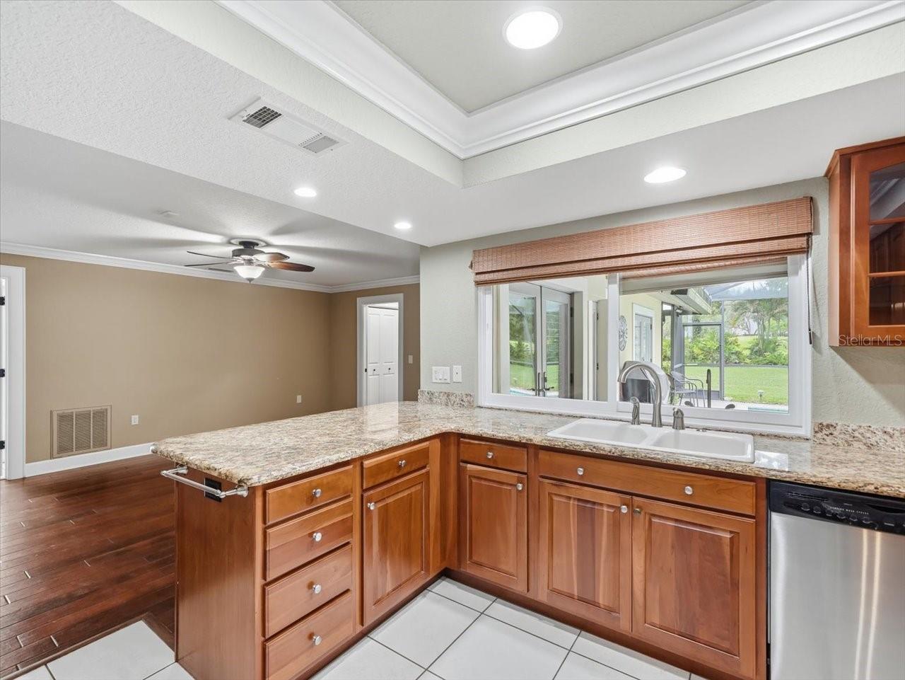 13903 MIDDLE PARK DR — photo 25