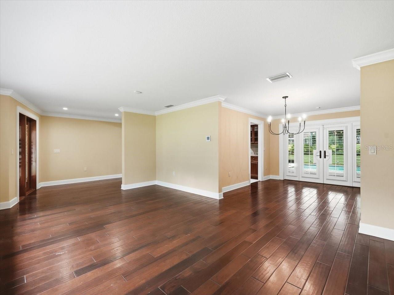 13903 MIDDLE PARK DR — photo 16
