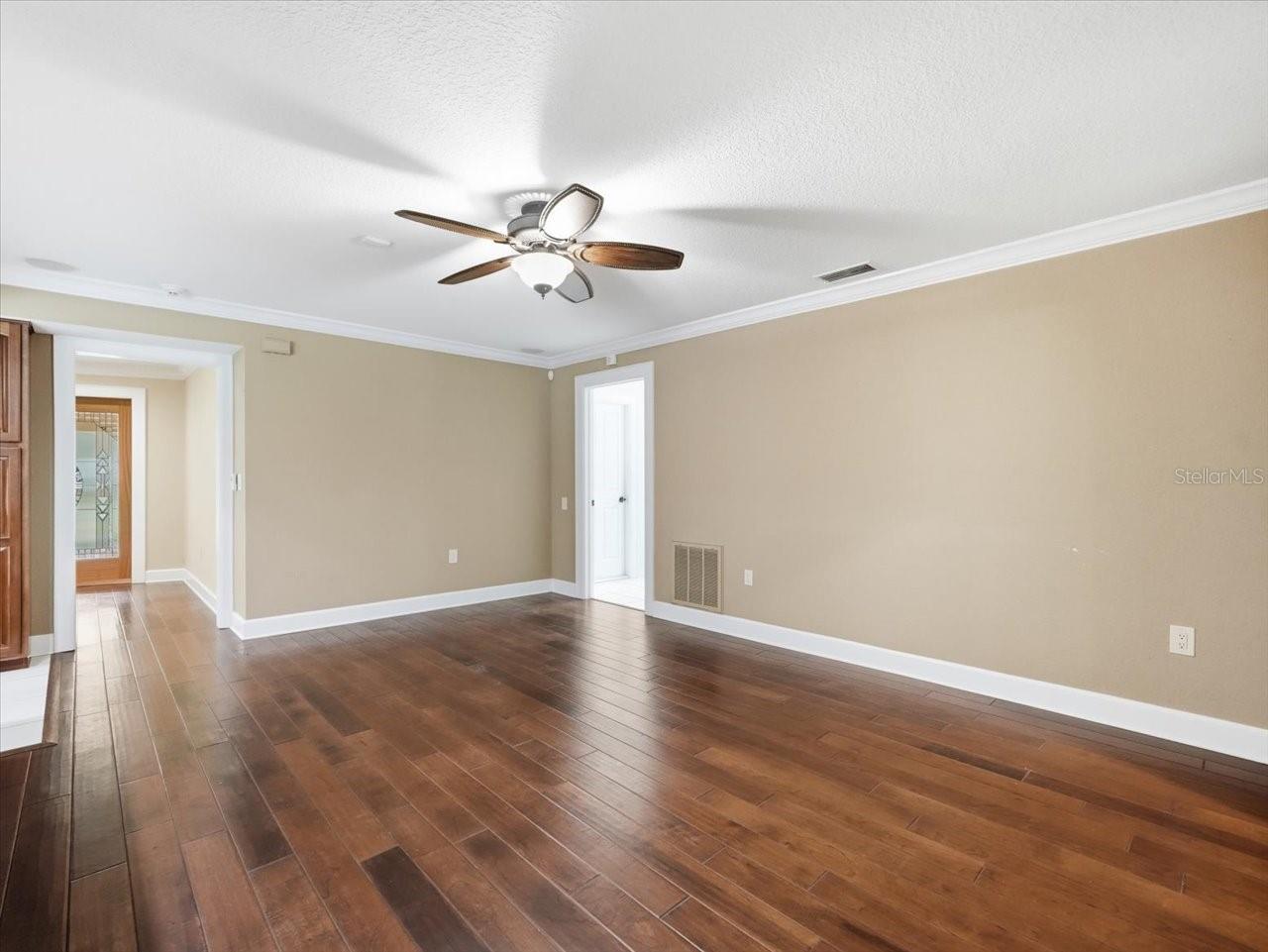 13903 MIDDLE PARK DR — photo 28