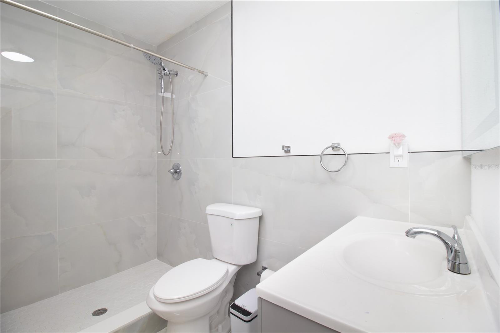 4313 HOLLOW HILL DR — photo 8