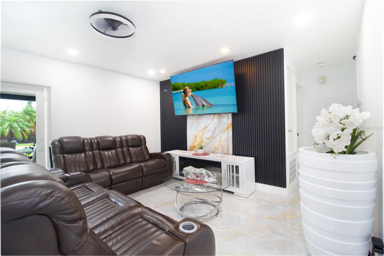 4313 HOLLOW HILL DR — photo 2