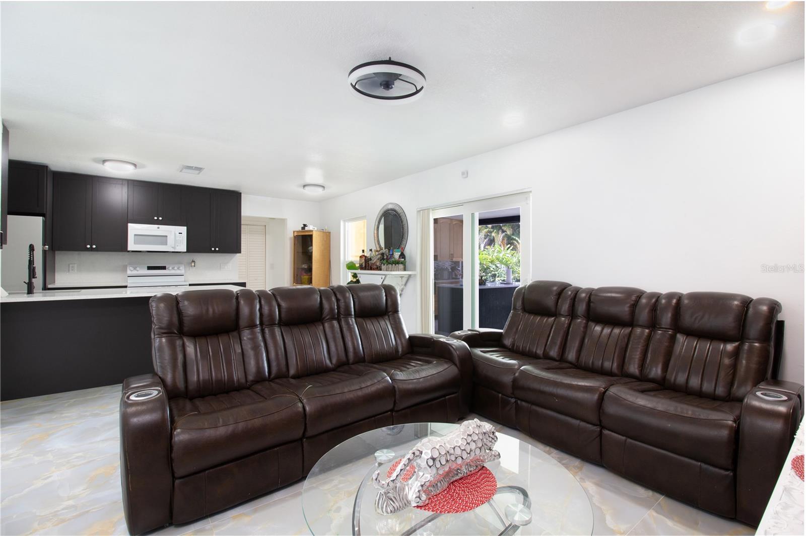 4313 HOLLOW HILL DR — photo 3