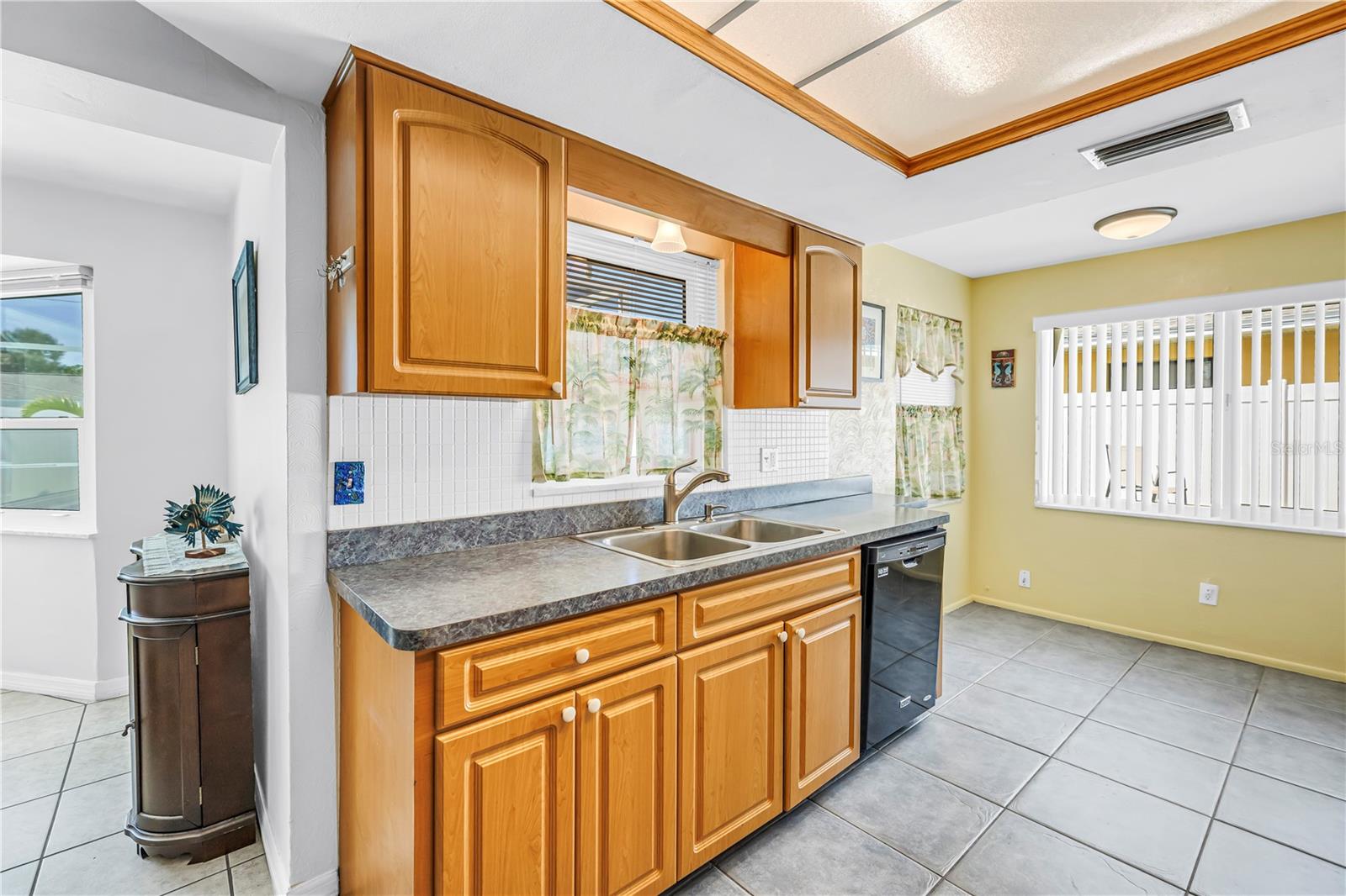 1350 WOODCREST AVE — photo 13
