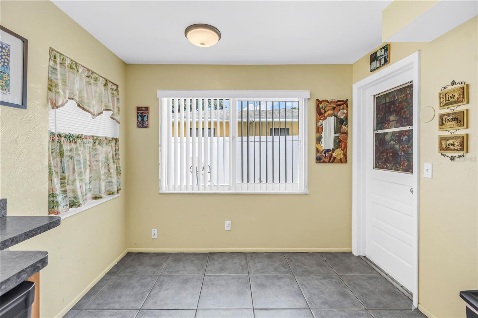 1350 WOODCREST AVE — photo 17