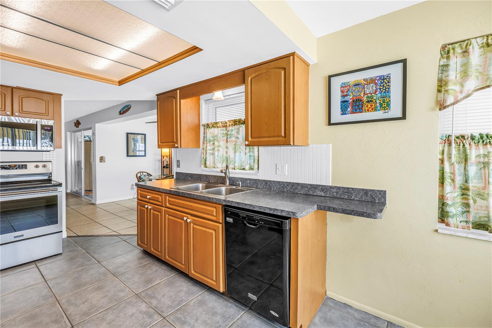 1350 WOODCREST AVE — photo 15