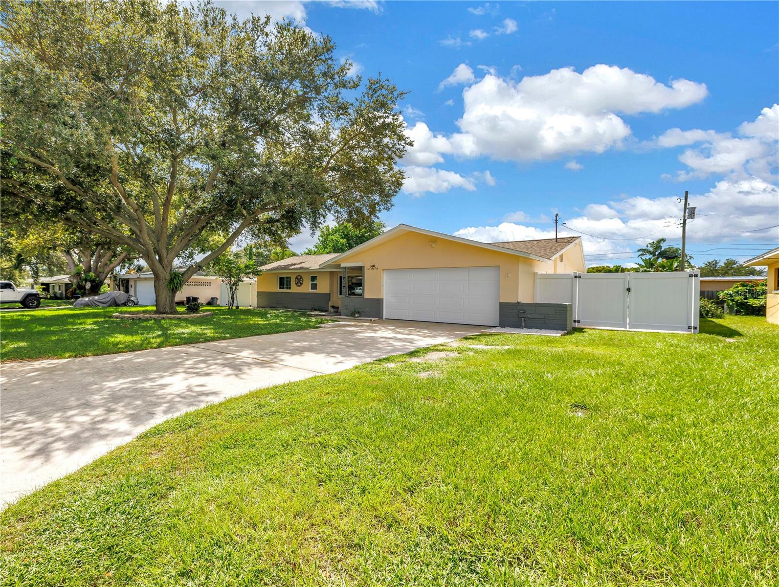 1350 WOODCREST AVE — photo 52
